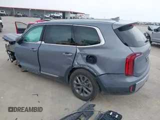 2023 Kia Telluride LX z VIN 5XYP24GC7PG331419, wystawiony jako IAAI lot #41794455 z przebiegiem 34 941 mil mil oraz . Historia ofert i sprzedaży dostępna na DreamBid. Obrazek 3.