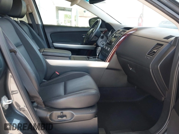 2014 Mazda CX-9 Grand Touring z VIN JM3TB2DA0E0434181, wystawiony jako IAAI lot #42295436 z przebiegiem 78 372 mil mil oraz . Historia ofert i sprzedaży dostępna na DreamBid. Obrazek 5.
