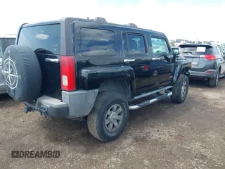 2006 Hummer H3 z VIN 5GTDN136068109909, wystawiony jako IAAI lot #41932541 z przebiegiem 236 737 mil mil oraz . Historia ofert i sprzedaży dostępna na DreamBid. Obrazek 4.