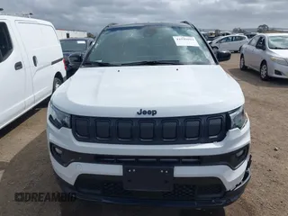 2022 Jeep Compass Latitude z VIN 3C4NJCBB6NT213502, wystawiony jako IAAI lot #41949094 z przebiegiem 11 090 mil mil oraz . Historia ofert i sprzedaży dostępna na DreamBid. Obrazek 12.