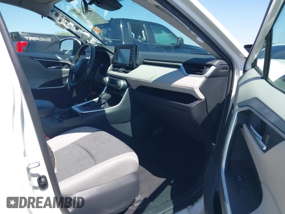 2021 Toyota RAV4 XLE with VIN 2T3P1RFV5MC152149, listed as a IAAI auction lot 42588310 with 41,075 mi miles and . Bid and sale history available at DreamBid. Image 5.