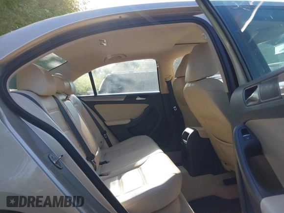 2015 Volkswagen Jetta SE with VIN 3VWD07AJ5FM318913, listed as a IAAI auction lot 42671952 with 120,169 mi miles and . Bid and sale history available at DreamBid. Image 8.