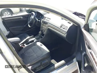 2017 Volkswagen Passat SE z VIN 1VWGT7A30HC053652, wystawiony jako IAAI lot #41882003 z przebiegiem 45 113 mil mil oraz . Historia ofert i sprzedaży dostępna na DreamBid. Obrazek 5.
