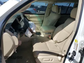 2015 Lexus LX 570 z VIN JTJHY7AX8F4180648, wystawiony jako Copart lot #47002635 z przebiegiem Nie podano mil oraz Szkoda całkowita • Salvage title. Historia ofert i sprzedaży dostępna na DreamBid. Obrazek 7.