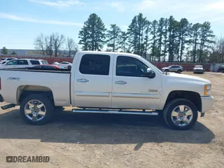 2009 Chevrolet Silverado 1500 LTZ with VIN 3GCEK33M99G156496, listed as a IAAI auction lot 41794538 with 138,829 mi miles. Bid and sale history available at carsss.com. Image 13.