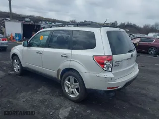 2010 Subaru Forester 2.5X Limited with VIN JF2SH6DC0AH726096, listed as a IAAI auction lot 41990918 with 226,580 mi miles. Bid and sale history available at carsss.com. Image 3.