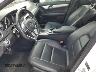 2013 Mercedes-Benz C 300 Sport z VIN WDDGF8AB1DR286864, wystawiony jako Copart lot #62366405 z przebiegiem 107 546 mil mil oraz Szkoda całkowita • Salvage title. Historia ofert i sprzedaży dostępna na DreamBid. Obrazek 7.