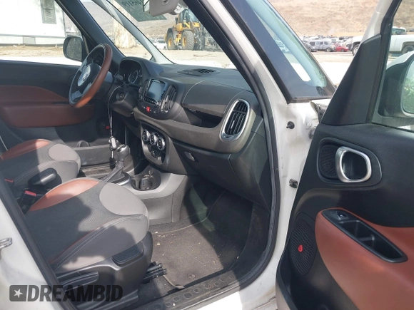 2014 FIAT 500L Trekking with VIN ZFBCFADHXEZ009425, listed as a IAAI auction lot 41465119 with 114,029 mi miles and . Bid and sale history available at DreamBid. Image 5.