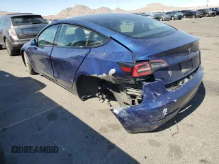 2022 Tesla Model 3 z VIN 5YJ3E1EA2NF144549, wystawiony jako Copart lot #52940385 z przebiegiem 102 161 mil mil oraz Czysty tytuł • Clean title. Historia ofert i sprzedaży dostępna na DreamBid. Obrazek 2.