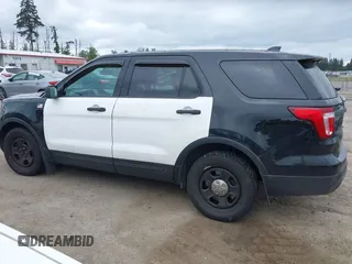 2017 Ford Police Interceptor Utility z VIN 1FM5K8AR9HGC26225, wystawiony jako IAAI lot #42283084 z przebiegiem Nie podano mil oraz . Historia ofert i sprzedaży dostępna na DreamBid. Obrazek 13.