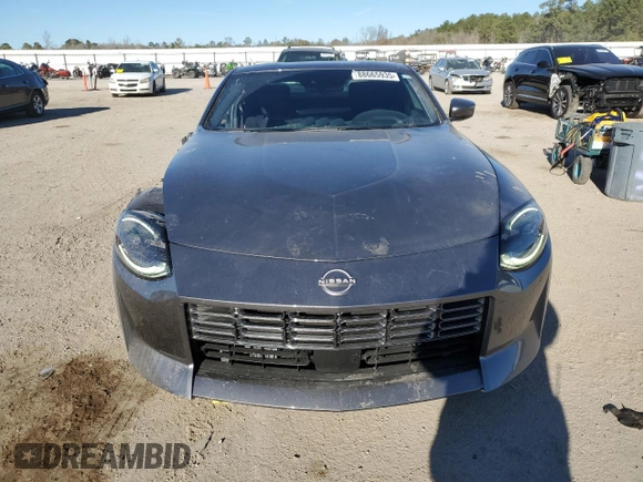 2024 Nissan Z Sport с VIN JN1BZ4AH8RM363245, выставлен на аукционе Copart как лот 88665935 с пробегом 8 087 миль миль и Списание • Salvage title. История ставок и продаж доступна на DreamBid. Изображение 5.