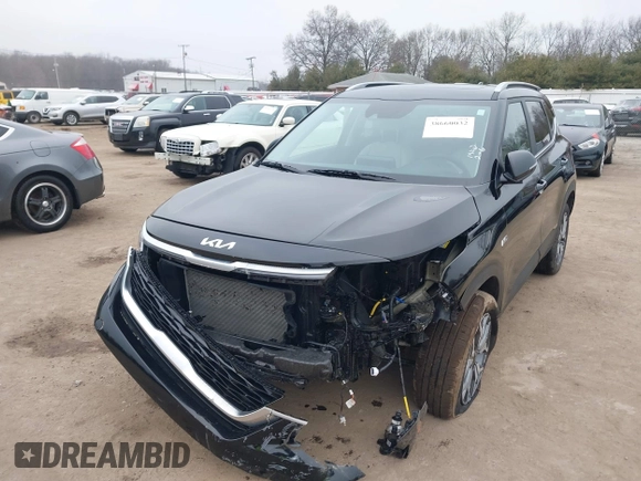 2023 Kia Seltos EX z VIN KNDERCAA9P7468220, wystawiony jako IAAI lot #38660032 z przebiegiem 13 077 mil mil oraz . Historia ofert i sprzedaży dostępna na DreamBid. Obrazek 17.