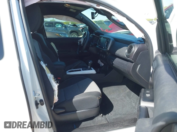 2023 Toyota Tacoma SR z VIN 3TYRZ5CN5PT034397, wystawiony jako IAAI lot #42055222 z przebiegiem 39 144 mil mil oraz . Historia ofert i sprzedaży dostępna na DreamBid. Obrazek 5.