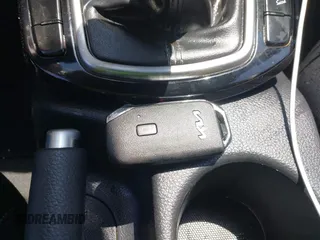 2022 Kia Seltos S z VIN KNDEU2AA9N7293070, wystawiony jako IAAI lot #42153836 z przebiegiem 14 810 mil mil oraz . Historia ofert i sprzedaży dostępna na DreamBid. Obrazek 11.