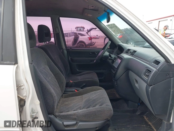 2000 Honda CR-V LX with VIN JHLRD1842YS001114, listed as a IAAI auction lot 41745203 with 172,685 mi miles. Bid and sale history available at carsss.com. Image 5.