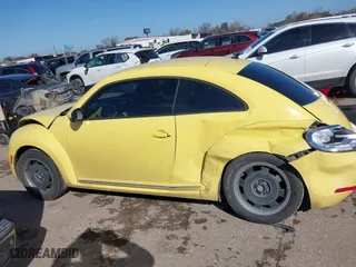 2012 Volkswagen Beetle 2.5L with VIN 3VWJX7AT4CM614212, listed as a IAAI auction lot 41477306 with 1 mi miles. Bid and sale history available at carsss.com. Image 13.