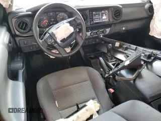 2020 Toyota Tacoma SR z VIN 3TYSX5EN1LT000617, wystawiony jako Copart lot #55799205 z przebiegiem 51 584 mil mil oraz Szkoda całkowita • Salvage title. Historia ofert i sprzedaży dostępna na DreamBid. Obrazek 8.