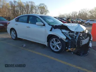 2014 Nissan Altima 2.5 S with VIN 1N4AL3AP4EC202621, listed as a IAAI auction lot 41850273 with 117,567 mi miles. Bid and sale history available at carsss.com. Image 1.