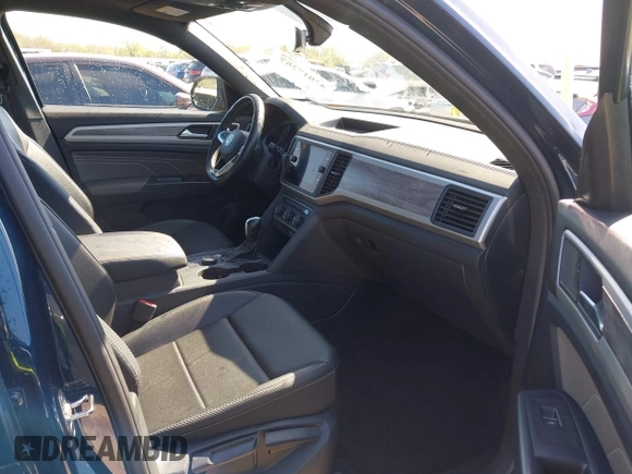 2021 Volkswagen Atlas SE z VIN 1V2KE2CA7MC220524, wystawiony jako IAAI lot #42017287 z przebiegiem 29 380 mil mil oraz . Historia ofert i sprzedaży dostępna na DreamBid. Obrazek 5.