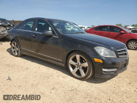 2014 Mercedes-Benz C 250 Sport z VIN WDDGF4HBXEA965367, wystawiony jako Copart lot #55700405 z przebiegiem 128 768 mil mil oraz Szkoda całkowita • Salvage title. Historia ofert i sprzedaży dostępna na DreamBid. Obrazek 4.