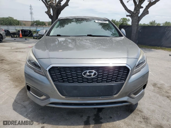 2017 Hyundai Sonata Hybrid Limited with VIN KMHE34L34HA071262, listed as a Copart auction lot 52198895 with 136,943 mi miles and Salvage Title. Bid and sale history available at carsss.com. Image 5.