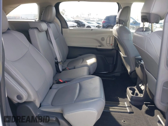 2022 Toyota Sienna XLE with VIN 5TDJRKEC4NS075796, listed as a IAAI auction lot 41603836 with 34,677 mi miles. Bid and sale history available at carsss.com. Image 8.
