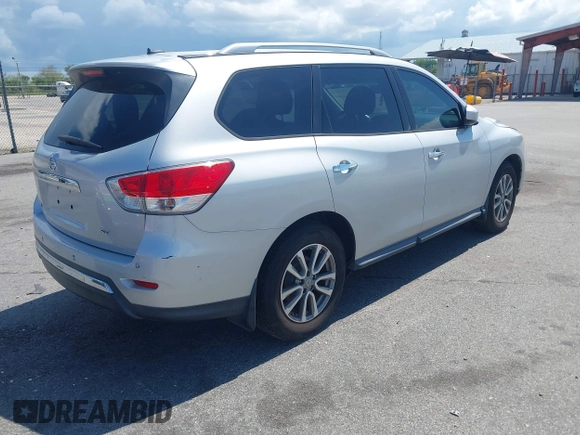2015 Nissan Pathfinder SV with VIN 5N1AR2MN4FC698515, listed as a IAAI auction lot 42585800 with 202,005 mi miles and . Bid and sale history available at DreamBid. Image 4.