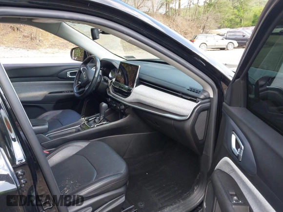 2022 Jeep Compass Latitude Lux with VIN 3C4NJDFBXNT141932, listed as a IAAI auction lot 42527878 with 29,855 mi miles and . Bid and sale history available at DreamBid. Image 5.