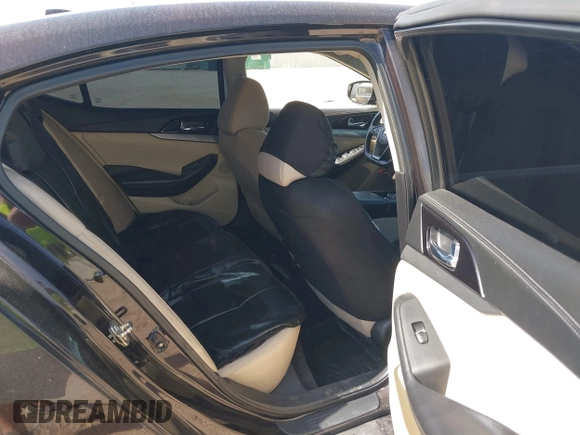 2016 Nissan Maxima Platinum with VIN 1N4AA6AP7GC375057, listed as a IAAI auction lot 42243081 with 175,379 mi miles and . Bid and sale history available at DreamBid. Image 8.