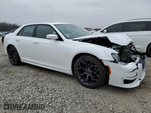 2020 Chrysler 300 S z VIN 2C3CCABG0LH175504, wystawiony jako Copart lot #43638855 z przebiegiem 73 035 mil mil oraz Szkoda całkowita • Salvage title. Historia ofert i sprzedaży dostępna na DreamBid. Obrazek 4.