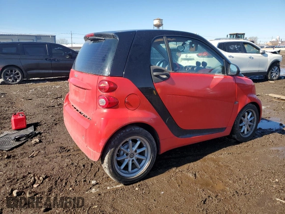 2009 Smart fortwo Pure z VIN WMEEJ31X79K274220, wystawiony jako Copart lot #46529995 z przebiegiem 76 185 mil mil oraz Szkoda całkowita • Salvage title. Historia ofert i sprzedaży dostępna na DreamBid. Obrazek 3.