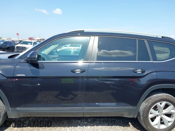 2018 Volkswagen Atlas SE with VIN 1V2DR2CA1JC546005, listed as a IAAI auction lot 41724133 with 116,633 mi miles and . Bid and sale history available at DreamBid. Image 14.
