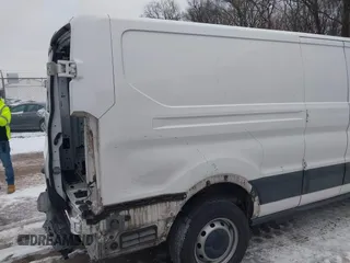 2016 Ford Transit Cargo z VIN 1FTYR2ZM7GKA78803, wystawiony jako IAAI lot #41364048 z przebiegiem 118 833 mil mil oraz . Historia ofert i sprzedaży dostępna na DreamBid. Obrazek 6.