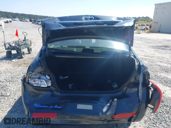 2009 Toyota Yaris z VIN JTDBT903X94057262, wystawiony jako IAAI lot #42056762 z przebiegiem 217 757 mil mil oraz . Historia ofert i sprzedaży dostępna na DreamBid. Obrazek 16.
