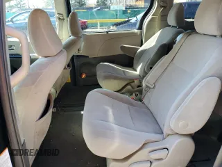 2015 Toyota Sienna LE AAS с VIN 5TDKK3DC3FS536567, выставлен на аукционе Copart как лот 53286655 с пробегом 269 828 миль миль и Списание • Salvage title. История ставок и продаж доступна на DreamBid. Изображение 11.