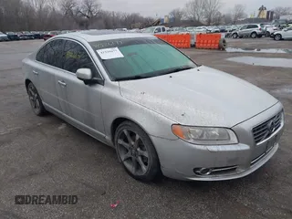 2010 Volvo S80 I6 Turbo with VIN YV1992AHXA1129771, listed as a IAAI auction lot 41526677 with 236,774 mi miles. Bid and sale history available at carsss.com. Image 1.