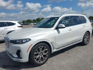 2021 BMW X7 xDrive40i with VIN 5UXCW2C03M9F63758, listed as a IAAI auction lot 41708939 with 57,872 mi miles. Bid and sale history available at carsss.com. Image 17.