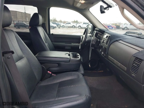 2008 Chevrolet Silverado 1500 LT w/1LT with VIN 3GCEK13J18G281131, listed as a IAAI auction lot 41715224 with 193,458 mi miles. Bid and sale history available at carsss.com. Image 5.