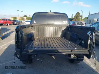 2022 Toyota Tacoma SR z VIN 3TMCZ5AN1NM531884, wystawiony jako IAAI lot #42257444 z przebiegiem Nie podano mil oraz . Historia ofert i sprzedaży dostępna na DreamBid. Obrazek 16.
