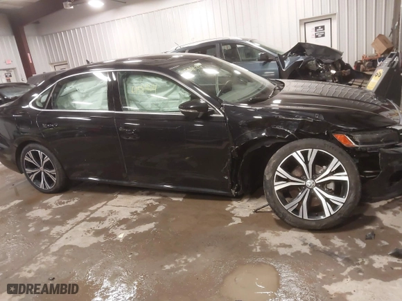 2021 Volkswagen Passat 2.0T SE with VIN 1VWSA7A30MC010553, listed as a IAAI auction lot 41581624 with 26,320 mi miles. Bid and sale history available at carsss.com. Image 13.