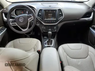2017 Jeep Cherokee Overland z VIN 1C4PJMJS4HW609880, wystawiony jako Copart lot #45598445 z przebiegiem 83 691 mil mil oraz Szkoda całkowita • Salvage title. Historia ofert i sprzedaży dostępna na DreamBid. Obrazek 8.