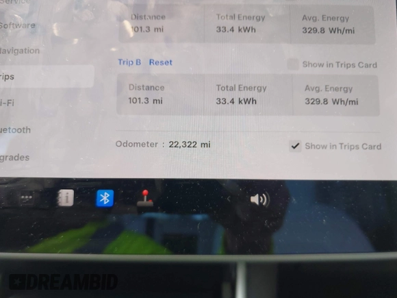 2020 Tesla Model 3 Long Range z VIN 5YJ3E1EB0LF712545, wystawiony jako IAAI lot #42198461 z przebiegiem 22 322 mil mil oraz . Historia ofert i sprzedaży dostępna na DreamBid. Obrazek 7.