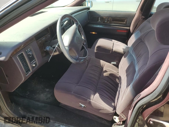 1995 Cadillac Fleetwood z VIN 1G6DW52P6SR702106, wystawiony jako Copart lot #48826215 z przebiegiem 140 971 mil mil oraz Szkoda całkowita • Salvage title. Historia ofert i sprzedaży dostępna na DreamBid. Obrazek 7.