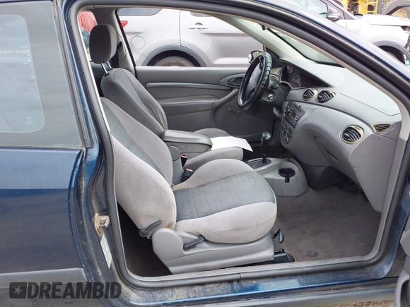 2001 Ford Focus ZX3 z VIN 3FAFP31301R244416, wystawiony jako IAAI lot #42431060 z przebiegiem 213 251 mil mil oraz . Historia ofert i sprzedaży dostępna na DreamBid. Obrazek 5.