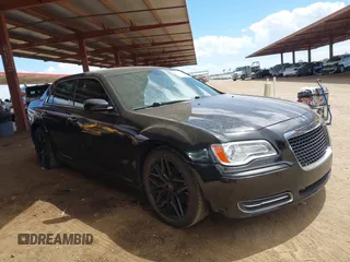 2013 Chrysler 300 S z VIN 2C3CCABG0DH506468, wystawiony jako IAAI lot #42050252 z przebiegiem 145 467 mil mil oraz . Historia ofert i sprzedaży dostępna na DreamBid. Obrazek 1.