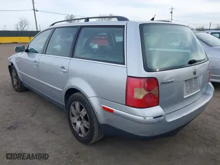 2003 Volkswagen Passat GLX with VIN WVWYH63B73E462624, listed as a IAAI auction lot 41555785 with 166,521 mi miles. Bid and sale history available at carsss.com. Image 3.