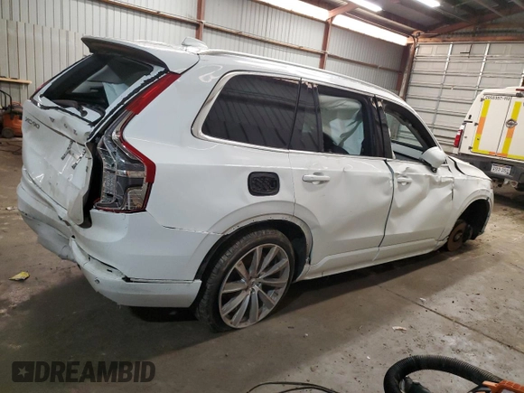 2022 Volvo XC90 Momentum with VIN YV4102PK0N1857697, listed as a Copart auction lot 43541605 with 0 mi miles and Salvage Title. Bid and sale history available at carsss.com. Image 3.