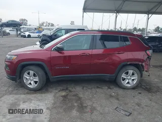 2022 Jeep Compass Latitude with VIN 3C4NJCBB8NT218393, listed as a IAAI auction lot 41712944 with 32,772 mi miles and . Bid and sale history available at carsss.com. Image 15.