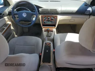1999 Volkswagen Passat GL z VIN WVWMD63BXXE058992, wystawiony jako Copart lot #57342545 z przebiegiem 89 523 mil mil oraz Szkoda całkowita • Salvage title. Historia ofert i sprzedaży dostępna na DreamBid. Obrazek 8.