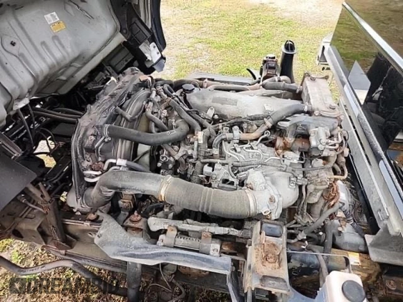 2020 Isuzu NQR IBT z VIN JALE5W165L7302634, wystawiony jako Copart lot #76354514 z przebiegiem 116 501 mil mil oraz Czysty tytuł • Clean title. Historia ofert i sprzedaży dostępna na DreamBid. Obrazek 7.
